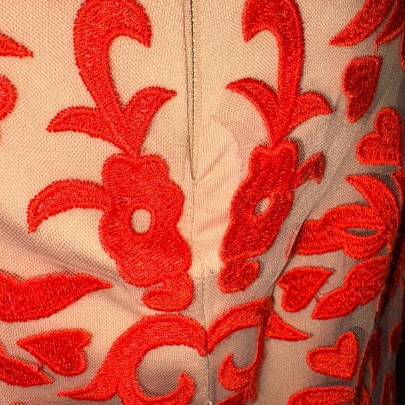Bebe Size 4 Coral Lace/Mesh Party/Prom/Grad Dress - Picture 3 of 3